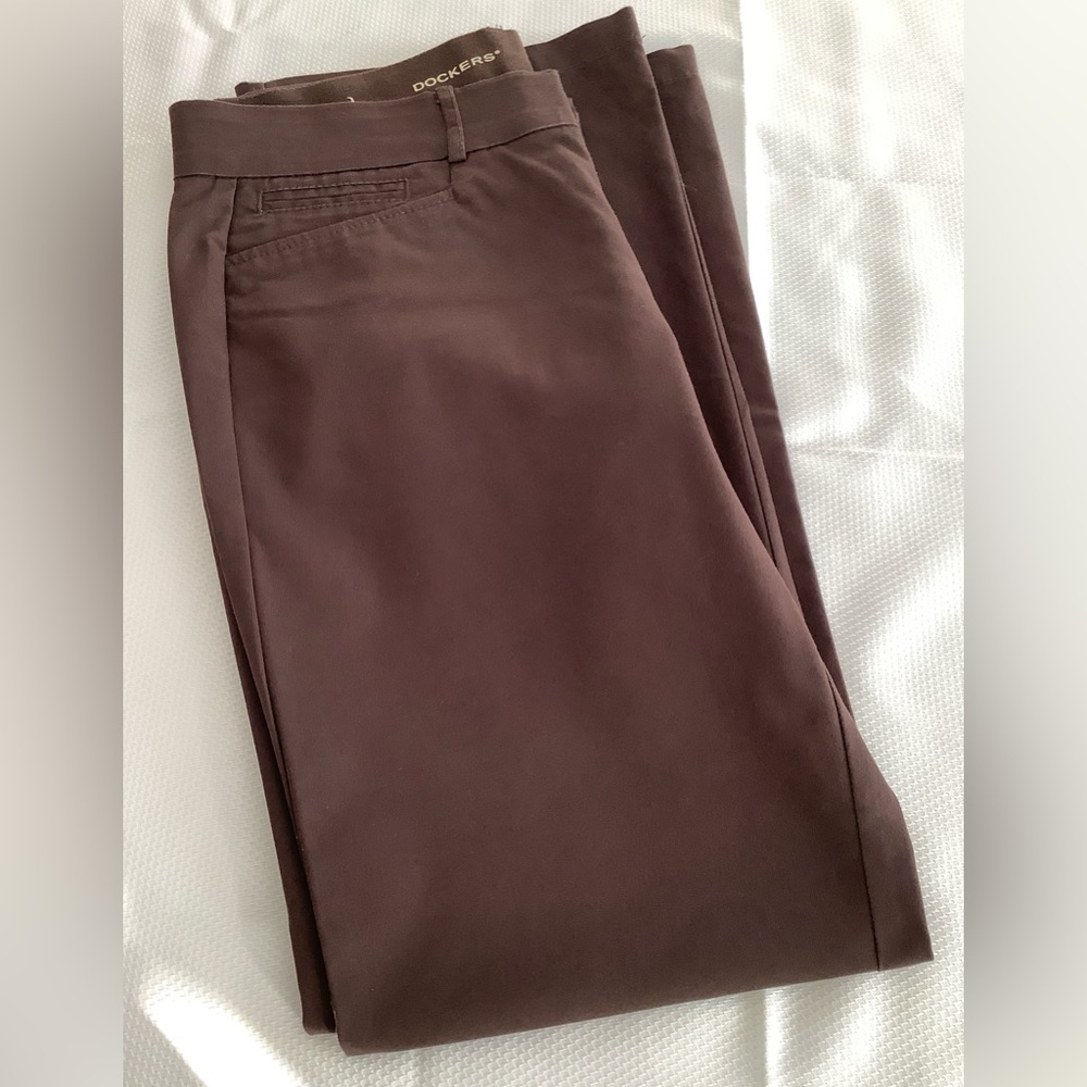 NWOT Brown Straight Leg Dockers in Stretch Fabric